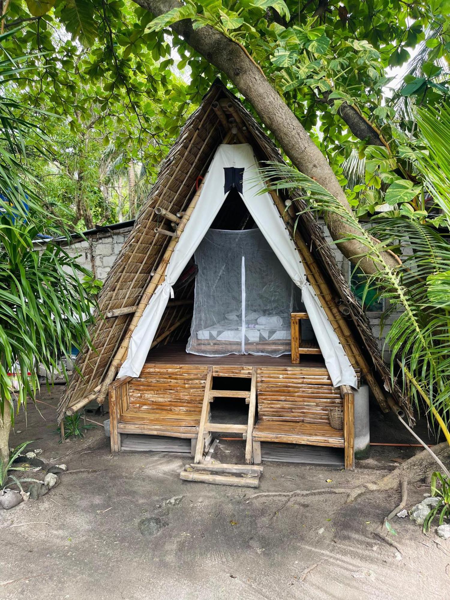 Georgia'S Neverland Hostel Malapascua Exterior foto